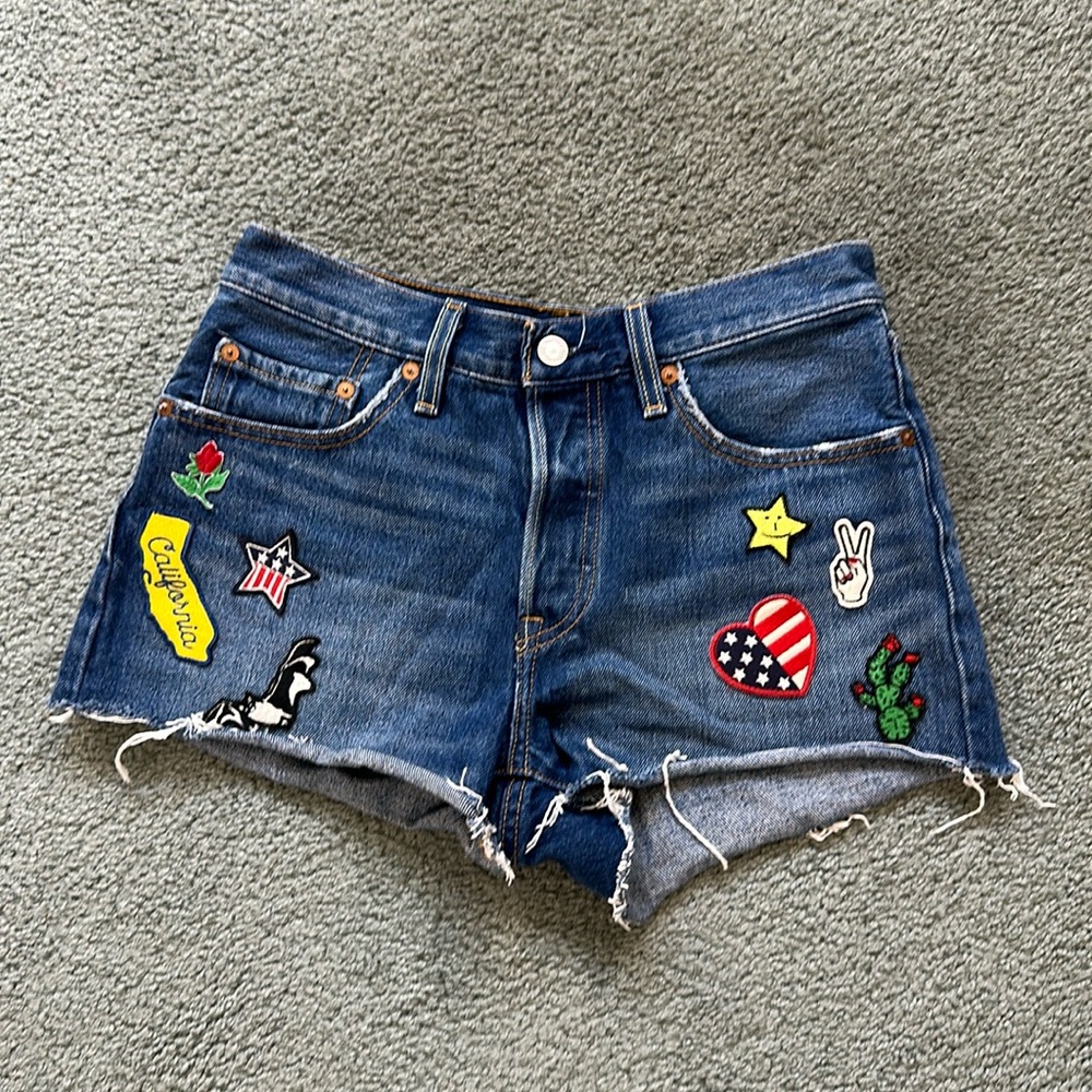 Levi's 501 Denim Jean Shorts Retro Hippie Patches Peace Love women’s size 27